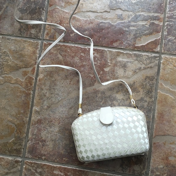Vintage Cream Clutch - Picture 2 of 3